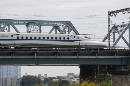 多摩川の河原から新幹線を撮る