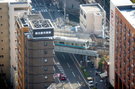 横浜スカイビルからJR京浜東北線